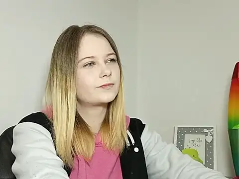 LydiaYoung online show from November 13, 2025, 7:18 pm