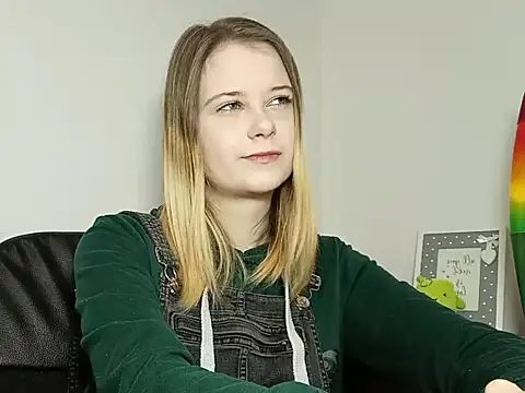 LydiaYoung online show from November 20, 2025, 7:14 pm