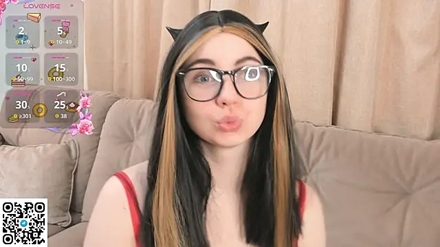 Snapshot of EvaBlimey chatting on November 7, 2025, 6:18 am EvaBlimey online show from November 7, 2025, 6:18 am