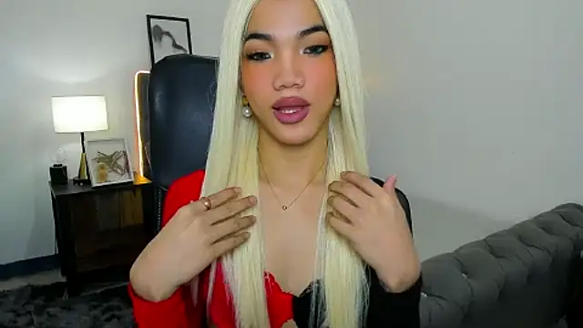 Snapshot of CassieSommereux chatting on October 13, 2025, 4:36 am CassieSommereux online show from October 13, 2025, 4:36 am