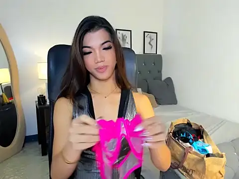 Snapshot of CassieSommereux chatting on November 15, 2025, 5:28 pm CassieSommereux online show from November 15, 2025, 5:28 pm