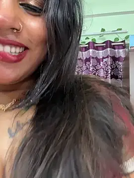 Snapshot of V-Hot-Sweti chatting on September 14, 2025, 7:14 pm V-Hot-Sweti online show from September 14, 2025, 7:14 pm