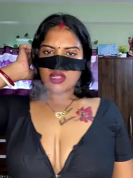 Snapshot of V-Hot-Sweti chatting on September 21, 2025, 7:02 am V-Hot-Sweti online show from September 21, 2025, 7:02 am