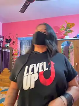 V-Hot-Sweti online show from November 12, 2025, 5:39 pm