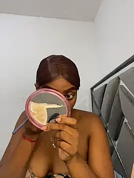 zaracollins01 online show from April 17, 2026, 1:19 am