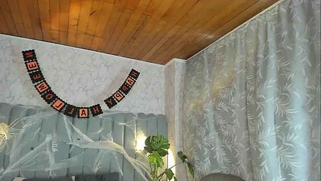 Snapshot of aylacallowey chatting on October 28, 2025, 7:24 pm aylacallowey online show from October 28, 2025, 7:24 pm