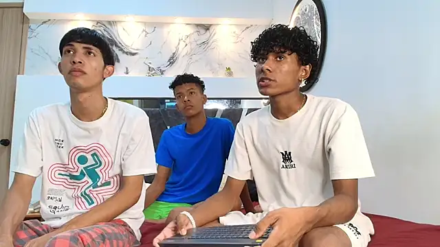 Snapshot of LONDON_BOYS1 chatting on October 3, 2025, 1:20 am LONDON BOYS1 online show from October 3, 2025, 1:20 am