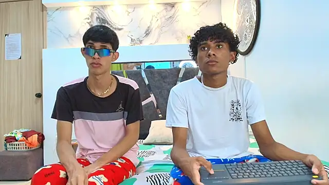 Snapshot of LONDON_BOYS1 chatting on September 24, 2025, 1:24 am LONDON BOYS1 online show from September 24, 2025, 1:24 am
