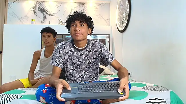 LONDON BOYS1 online show from October 19, 2025, 1:30 am