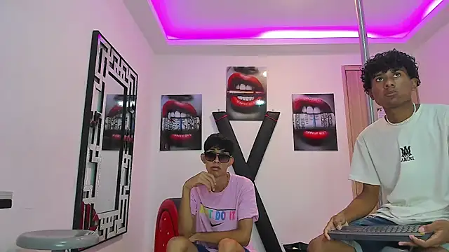 Snapshot of LONDON_BOYS1 chatting on September 12, 2025, 7:19 am LONDON BOYS1 online show from September 12, 2025, 7:19 am