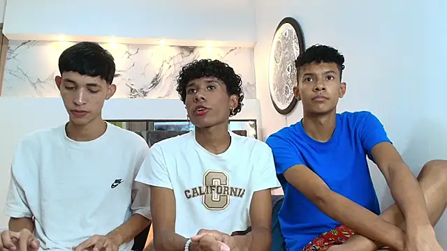 Snapshot of LONDON_BOYS1 chatting on October 5, 2025, 1:18 am LONDON BOYS1 online show from October 5, 2025, 1:18 am