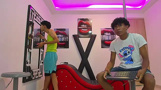 Snapshot of LONDON_BOYS1 chatting on September 16, 2025, 7:20 am LONDON BOYS1 online show from September 16, 2025, 7:20 am