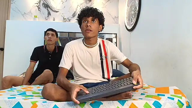 Snapshot of LONDON_BOYS1 chatting on October 10, 2025, 1:17 am LONDON BOYS1 online show from October 10, 2025, 1:17 am