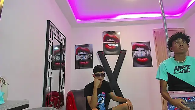 Snapshot of LONDON_BOYS1 chatting on September 13, 2025, 7:19 am LONDON BOYS1 online show from September 13, 2025, 7:19 am