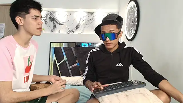 Snapshot of YOUNGS_GUYS chatting on September 18, 2025, 7:17 pm YOUNGS GUYS online show from September 18, 2025, 7:17 pm