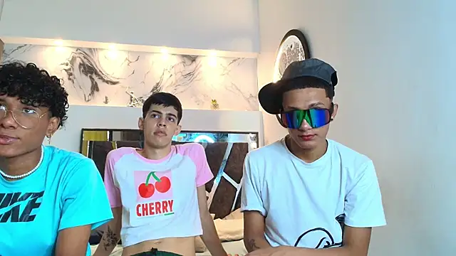 Snapshot of YOUNGS_GUYS chatting on September 19, 2025, 7:29 pm YOUNGS GUYS online show from September 19, 2025, 7:29 pm