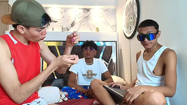 Snapshot of YOUNGS_GUYS chatting on September 26, 2025, 7:21 pm YOUNGS GUYS online show from September 26, 2025, 7:21 pm