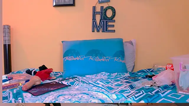 skinnyyuliana18 online show from October 23, 2025, 7:12 pm