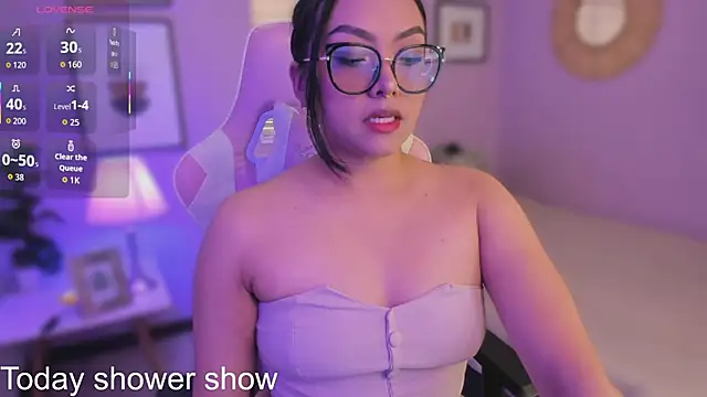 Ema wett online show from October 3, 2025, 8:43 pm