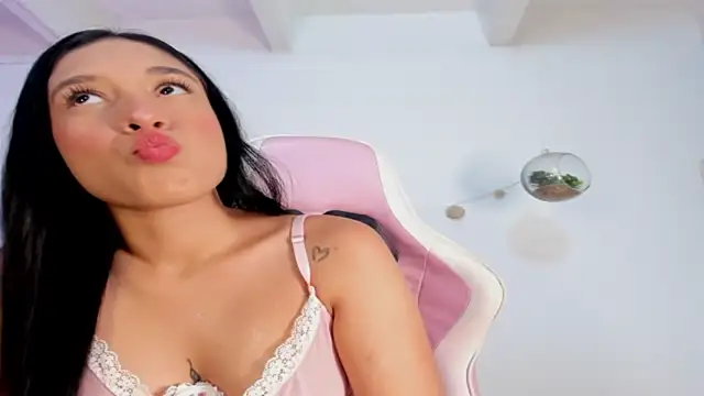 violet 77711 online show from February 24, 2026, 11:38 pm