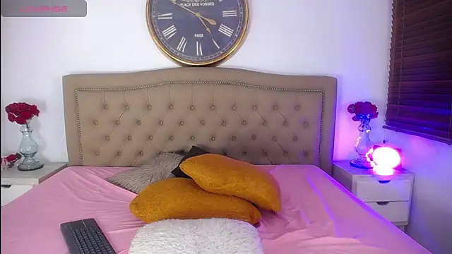 AuroraRicci online show from October 23, 2025, 1:21 pm