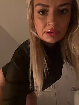 Seductive-SkyeXXX online show from October 31, 2025, 12:07 am