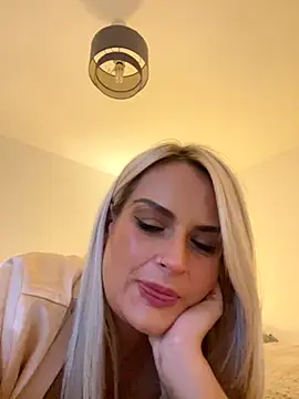 Seductive-SkyeXXX online show from October 21, 2025, 5:01 pm