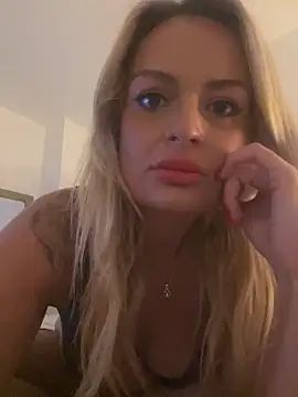 Seductive-SkyeXXX online show from November 14, 2025, 8:01 pm