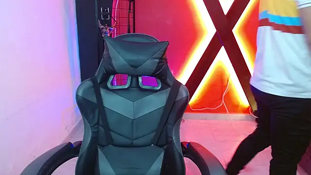 antonella n brian online show from November 21, 2025, 7:02 pm