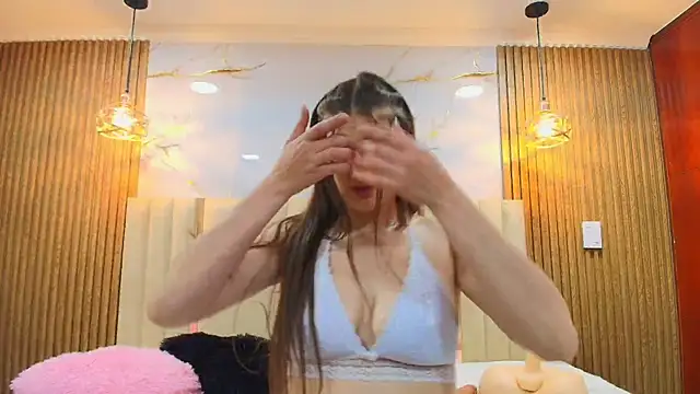 Dafne castro  online show from May 8, 2026, 7:39 pm