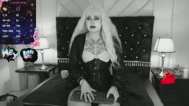 Snapshot of Madamexravenx chatting on September 16, 2025, 8:21 pm Madamexravenx online show from September 16, 2025, 8:21 pm