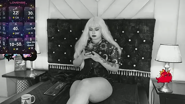 Snapshot of Madamexravenx chatting on September 19, 2025, 8:02 pm Madamexravenx online show from September 19, 2025, 8:02 pm