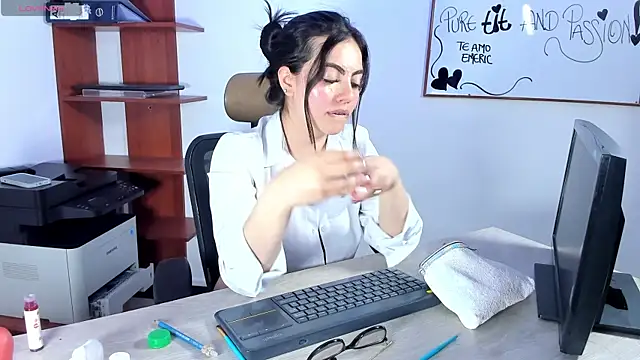 Snapshot of Dorothy_Lane chatting on October 3, 2025, 7:48 pm Dorothy Lane online show from October 3, 2025, 7:48 pm