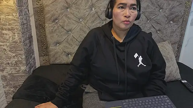 yunkeyc online show from April 24, 2026, 1:29 am