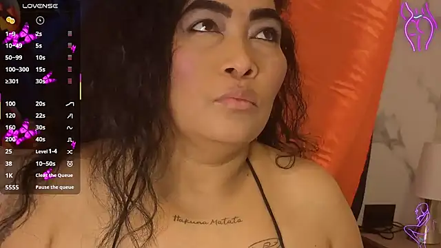 yunkeyc online show from October 13, 2025, 2:35 am