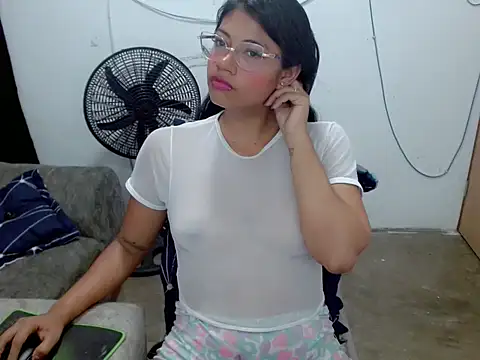 Snapshot of Dulce2415 chatting on April 20, 2026, 7:37 pm Dulce2415 online show from April 20, 2026, 7:37 pm