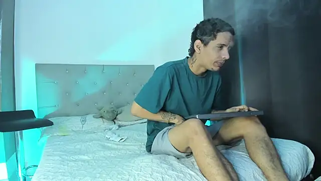 Snapshot of twinkDuohot chatting on February 2, 2026, 4:44 am twinkDuohot online show from February 2, 2026, 4:44 am