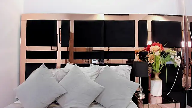 chloeriveraa online show from October 28, 2025, 5:23 pm