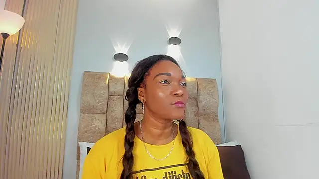Snapshot of luna__moretti chatting on September 20, 2025, 12:10 pm luna moretti online show from September 20, 2025, 12:10 pm