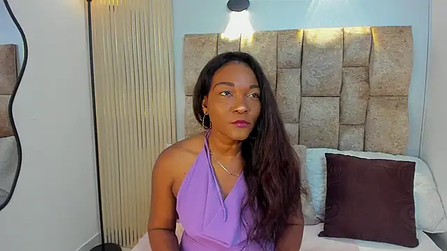Snapshot of luna__moretti chatting on September 26, 2025, 12:01 pm luna moretti online show from September 26, 2025, 12:01 pm