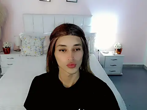 Snapshot of samantha_bliss chatting on October 17, 2025, 12:18 pm samantha bliss online show from October 17, 2025, 12:18 pm