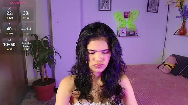 emycarver09 online show from November 1, 2025, 12:10 pm