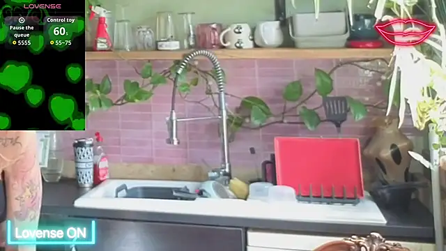 Snapshot of xl_uk_top_trans chatting on April 9, 2026, 12:00 pm xl uk top trans online show from April 9, 2026, 12:00 pm