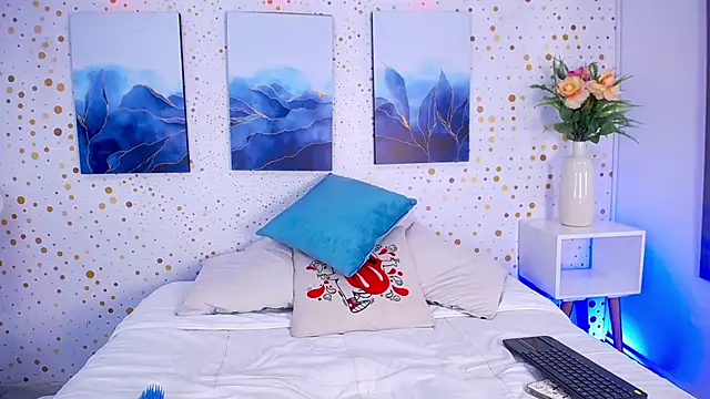 Snapshot of Emily_Vaughan chatting on November 8, 2025, 3:32 am Emily Vaughan online show from November 8, 2025, 3:32 am