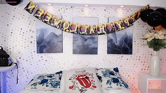 Snapshot of Emily_Vaughan chatting on October 20, 2025, 3:30 am Emily Vaughan online show from October 20, 2025, 3:30 am