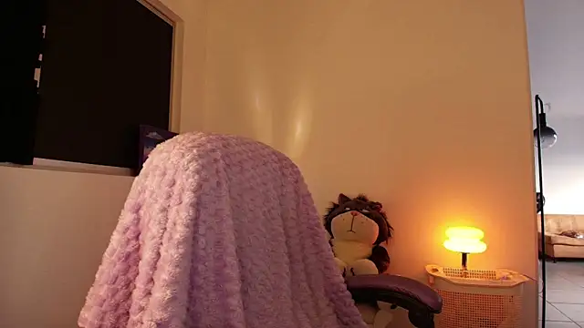 Snapshot of violethun_ chatting on October 19, 2025, 10:51 am violethun online show from October 19, 2025, 10:51 am