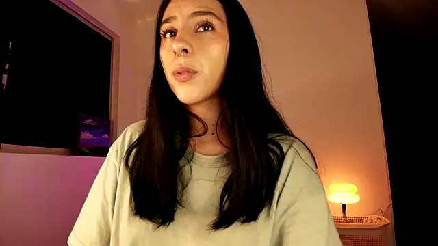 Snapshot of violethun_ chatting on October 16, 2025, 4:10 am violethun online show from October 16, 2025, 4:10 am