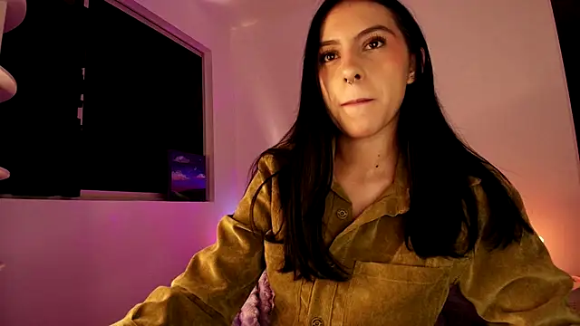 Snapshot of violethun_ chatting on October 15, 2025, 4:00 am violethun online show from October 15, 2025, 4:00 am