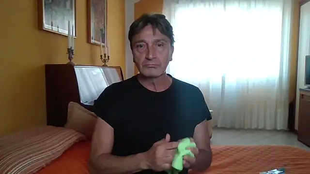 Snapshot of lattediyak chatting on October 9, 2025, 12:38 pm lattediyak online show from October 9, 2025, 12:38 pm