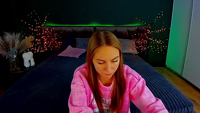 MilaAddams online show from November 14, 2025, 6:39 am